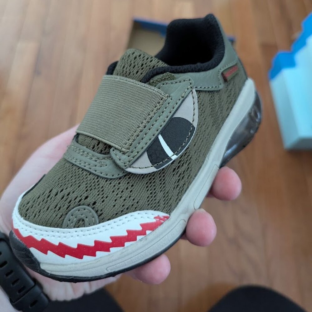 Stride Rite Made2Play Light-Up Monster Sneaker- Size Little Kid 8W, Olive